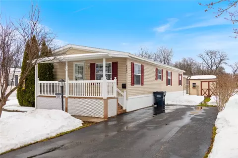 6280 Pebblebrook Ln #122, Williamson, NY 14589