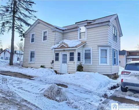 24 Valley St, Mayville, NY 14757