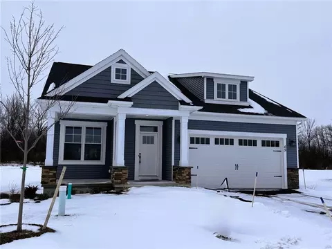 69 Thompson Ln, Canandaigua, NY 14424