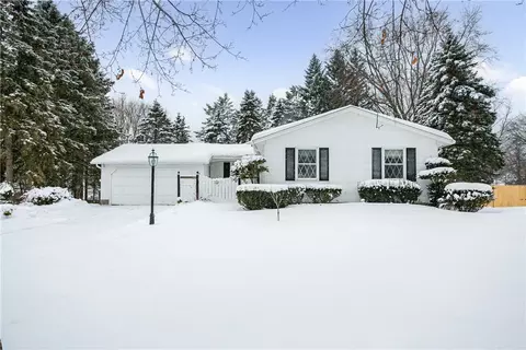 96 Juliane Dr, Gates, NY 14624