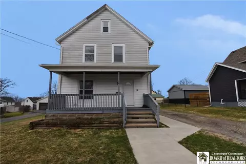 24 Adams St, Hanover, NY 14136