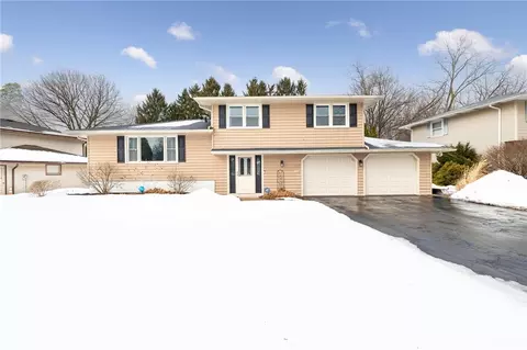 188 Fox Hall Dr, Irondequoit, NY 14609