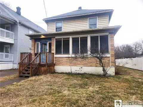 20 Parkway, Hanover, NY 14136