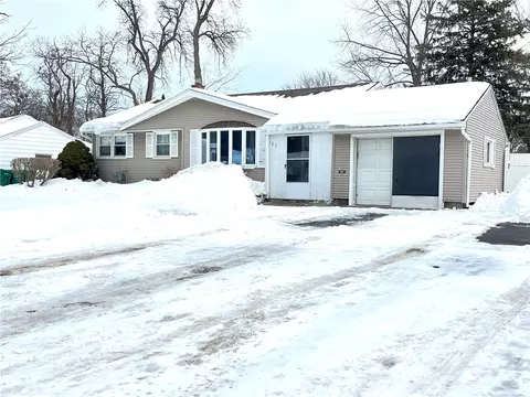 127 Bayberry Ln, Greece, NY 14616