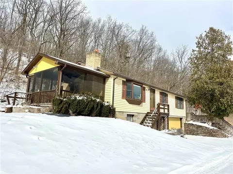 24 Mount Pleasant St, Naples, NY 14512