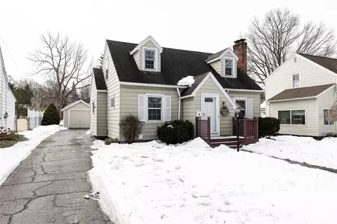 89 Avondale Rd, Irondequoit, NY 14622