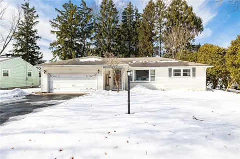 35 Everclay Dr, Greece, NY 14616