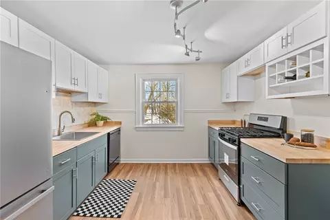 126 Salem Rd, Irondequoit, NY 14622 photo 13