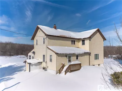 1293 Blockville Watts Flats Rd, Harmony, NY 14710
