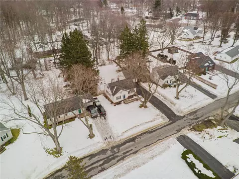 View/Area - 544 Glenview Ct, Webster, NY 14580 photo 3 of 4