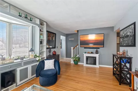 Living - 544 Glenview Ct, Webster, NY 14580 photo 2 of 3