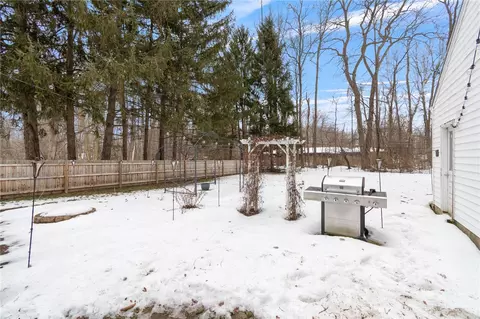 Exterior - 544 Glenview Ct, Webster, NY 14580 photo 6 of 7