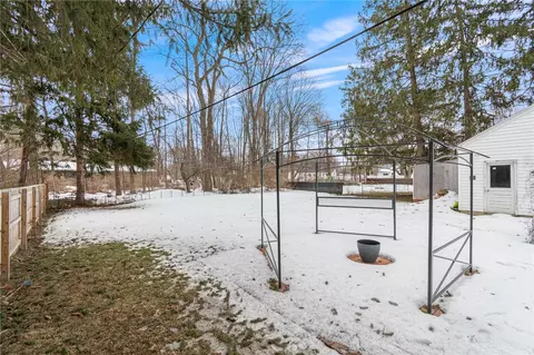 Exterior - 544 Glenview Ct, Webster, NY 14580 photo 5 of 7