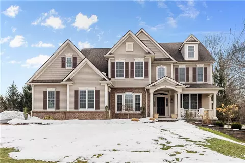 3 Summers Cir, Pittsford, NY 14534