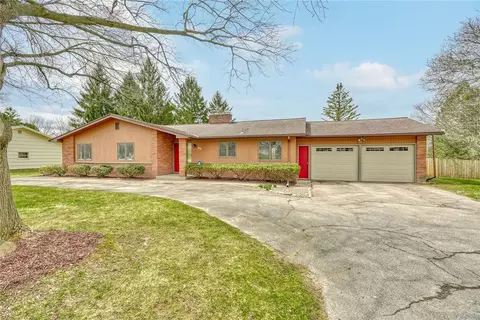 83 Panorama Trl, Rochester, NY 14625