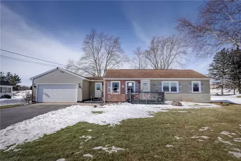 65 Fairbanks Rd, Riga, NY 14428