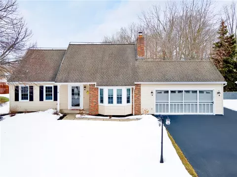 25 Carter Dr, Parma, NY 14468