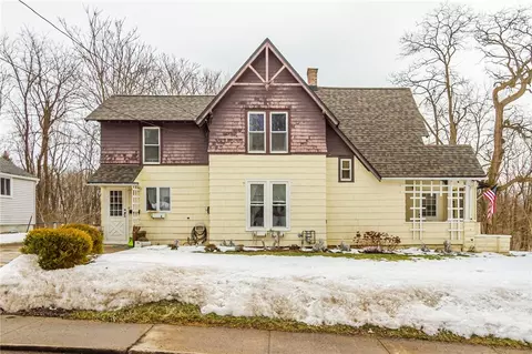 30 Cherry St, Lyons, NY 14489
