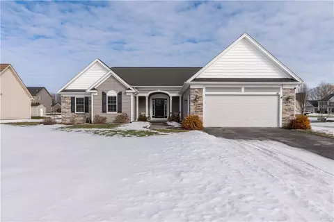 18 James Moore Cir, Parma, NY 14468