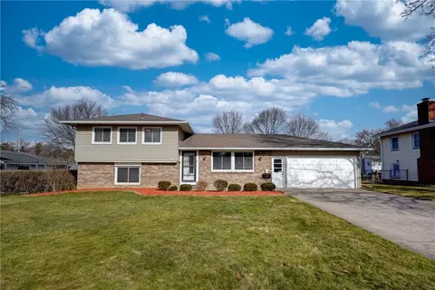 585 Meadowbriar Rd, Greece, NY 14616