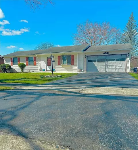 21 Wingate Dr, Gates, NY 14624