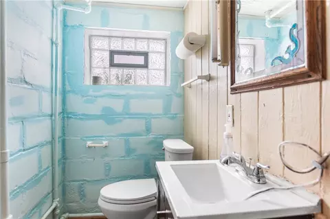 Bath - 434 Thomas Ave, Irondequoit, NY 14617 photo 4 of 4
