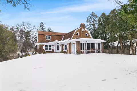 Exterior - 434 Thomas Ave, Irondequoit, NY 14617 photo 2 of 14