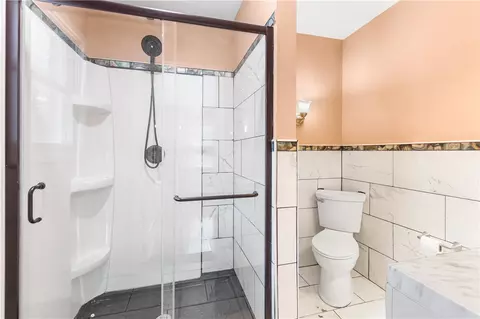 Bath - 434 Thomas Ave, Irondequoit, NY 14617 photo 1 of 4
