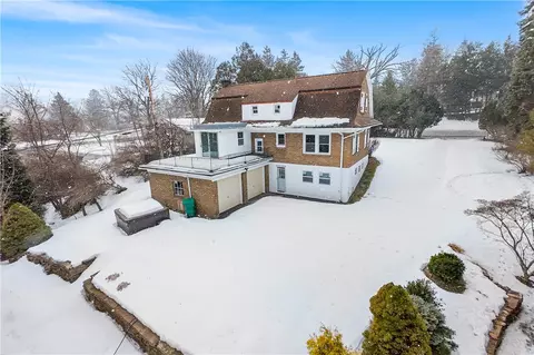 Exterior - 434 Thomas Ave, Irondequoit, NY 14617 photo 3 of 14