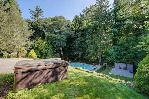 Exterior - 434 Thomas Ave, Irondequoit, NY 14617 photo 7 of 14