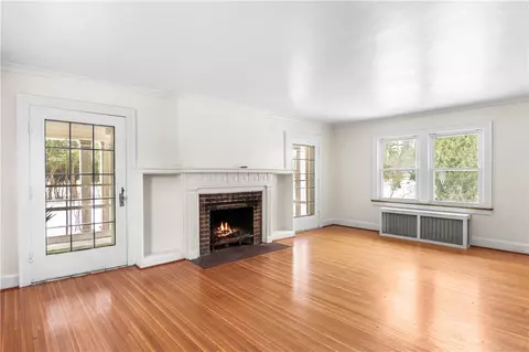 Living - 434 Thomas Ave, Irondequoit, NY 14617 photo 5 of 8