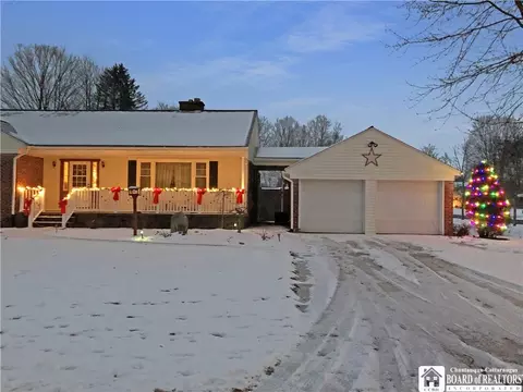 80 N Pearl St, Carroll, NY 14738