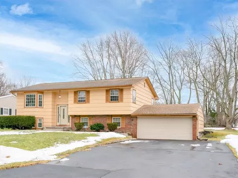 139 Red Lion Rd, Henrietta, NY 14467