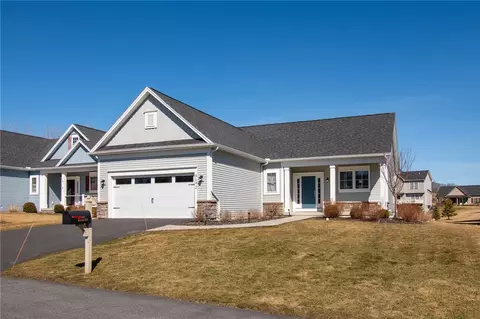 5192 Beacon Hill Dr, Canandaigua, NY 14424