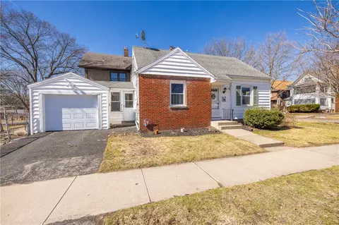 213 Congress Ave, Rochester, NY 14611