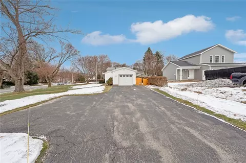 30 Densmore Rd, Irondequoit, NY 14609 photo 4