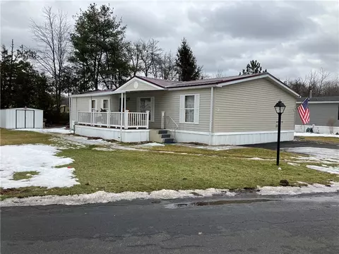 31 Picture Book Park St, West Bloomfield, NY 14585