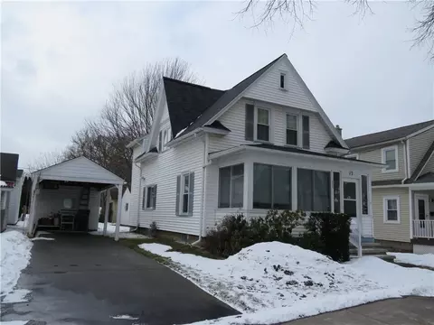 17 Cottage St, Ogden, NY 14559