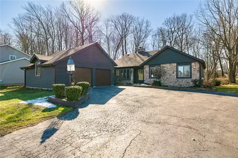 641 Vintage Ln, Greece, NY 14615