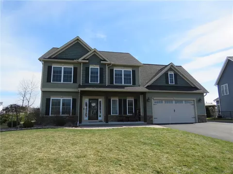 96 Country Village Ln, Parma, NY 14468