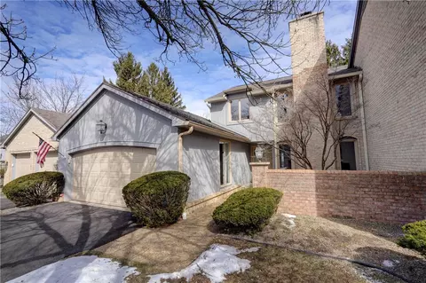 16 Tobey Ct, Pittsford, NY 14534