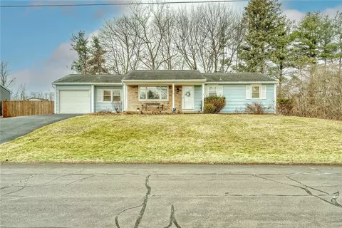 57 Gannett Rd, Farmington, NY 14425