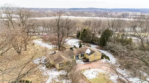 47 Oakwood Ln, Wheatland, NY 14546