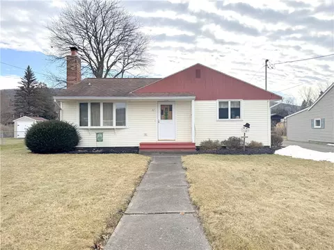 32 Chestnut St, Canisteo, NY 14823