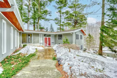 684 Lake Rd, Webster, NY 14580 photo 2