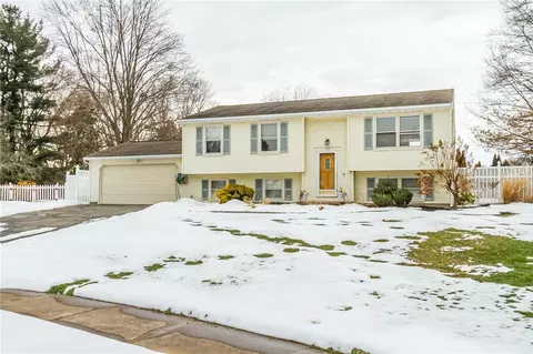 49 Kimbrook Cir, Greece, NY 14612