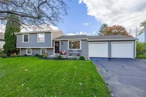 4 Reddick Ln, Ogden, NY 14624
