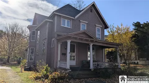 33 W 4th St, Dunkirk, NY 14048