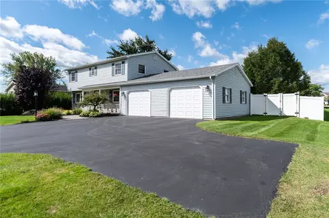 8484 Stringham Dr, Batavia, NY 14020 photo 3