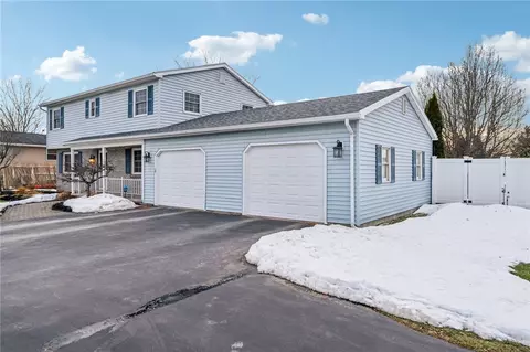 8484 Stringham Dr, Batavia, NY 14020 photo 4